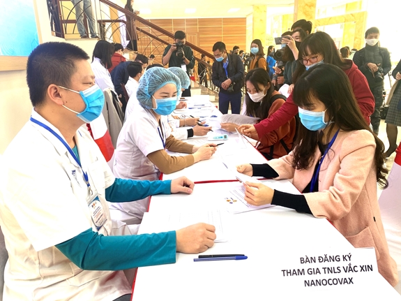 Hôm nay, (24-2), Học viện Quân y tuyển tình nguyện viên tiêm thử nghiệm vaccine Covid-19 giai đoạn 2