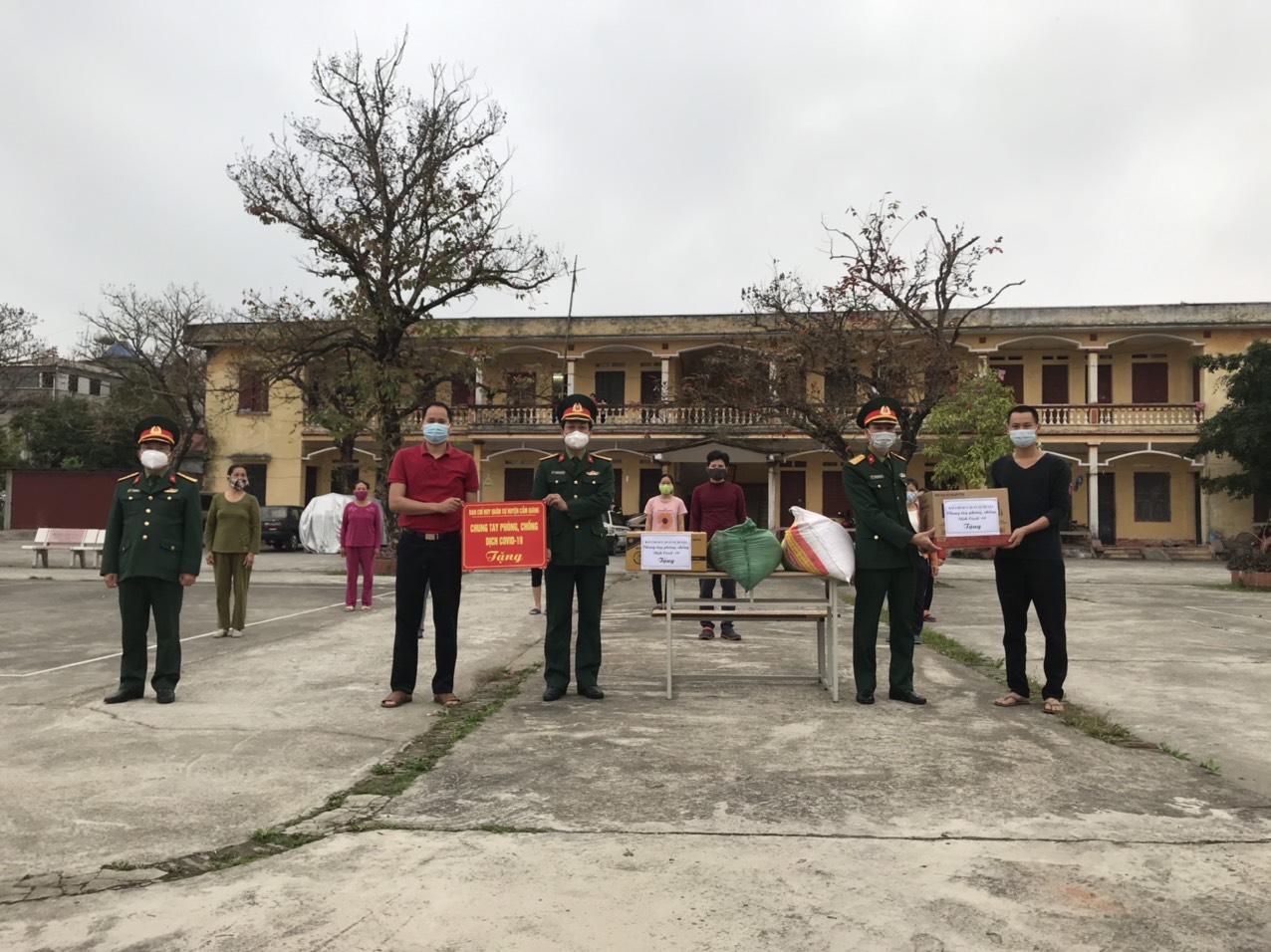 Ban CHQS huyện Cẩm Giàng chung tay phòng, chống dịch Covid-19

