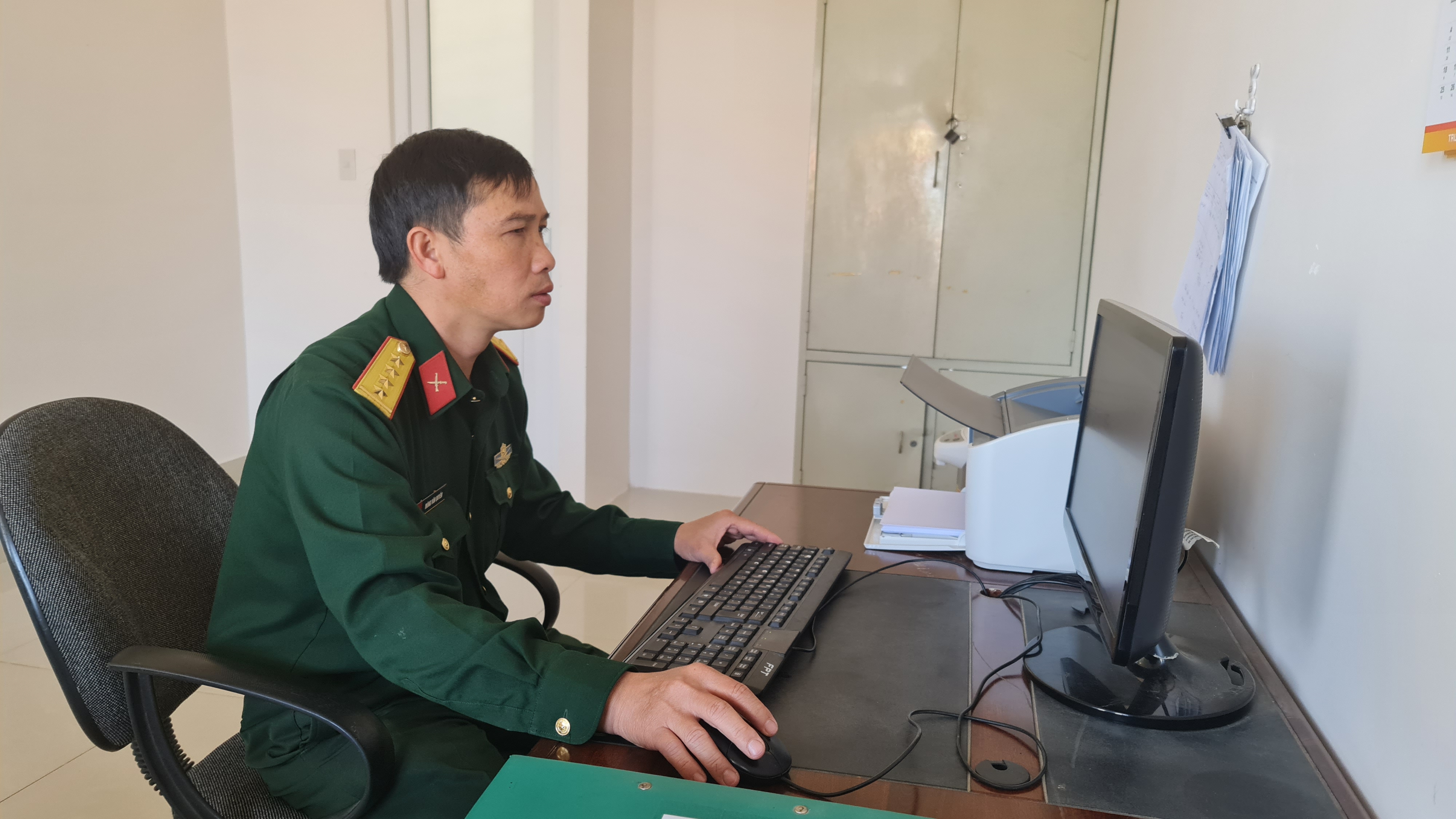  Người cán bộ chính sách tận tụy, gương mẫu