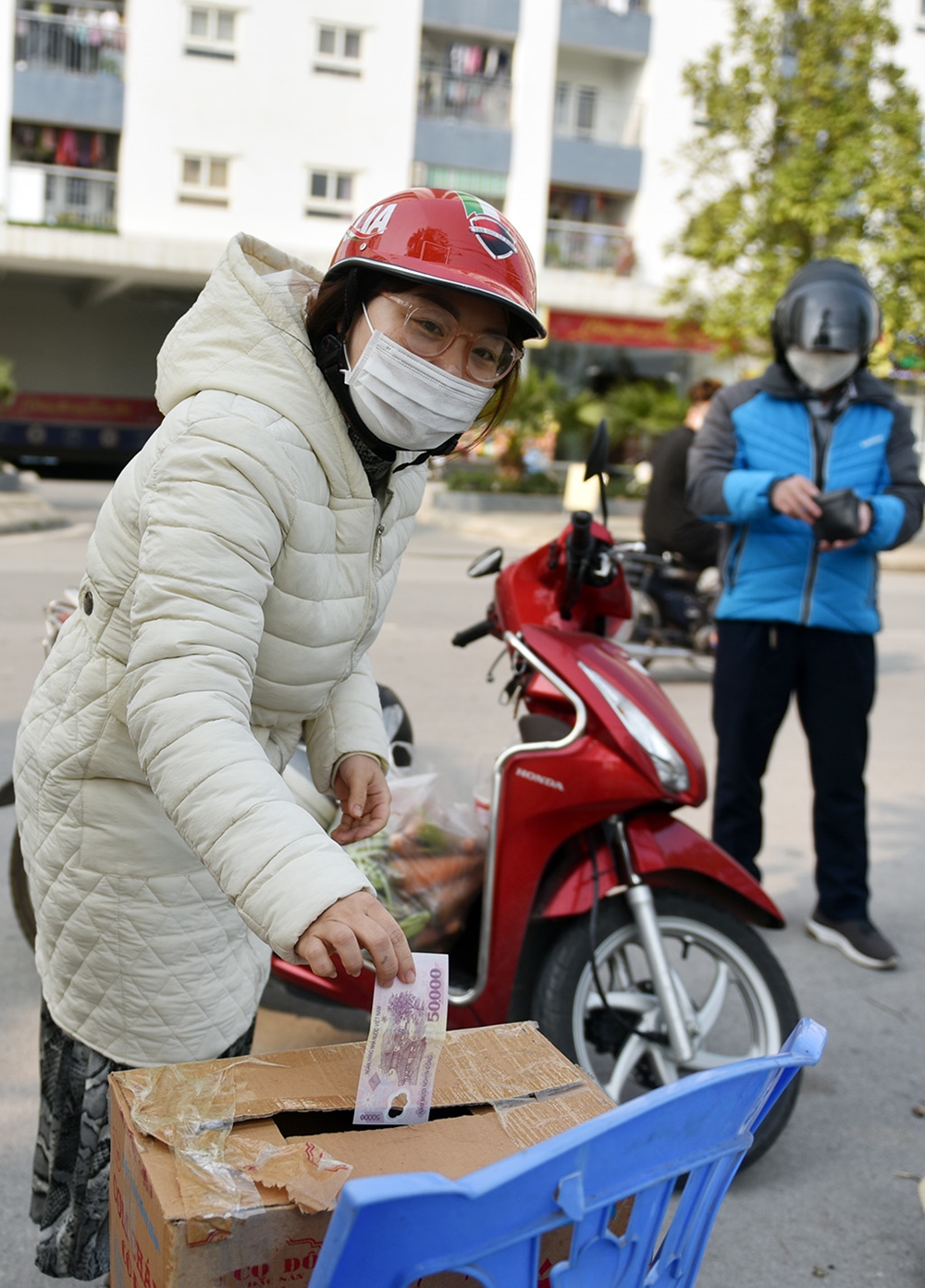 Có nhiều người chỉ lấy vài kg nông sản nhưng vẫn ủng hộ số tiền nhiều hơn so với giá trị.