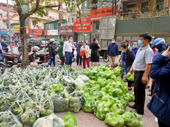 “Cầu hàng không” giải cứu nông sản từ Long Biên