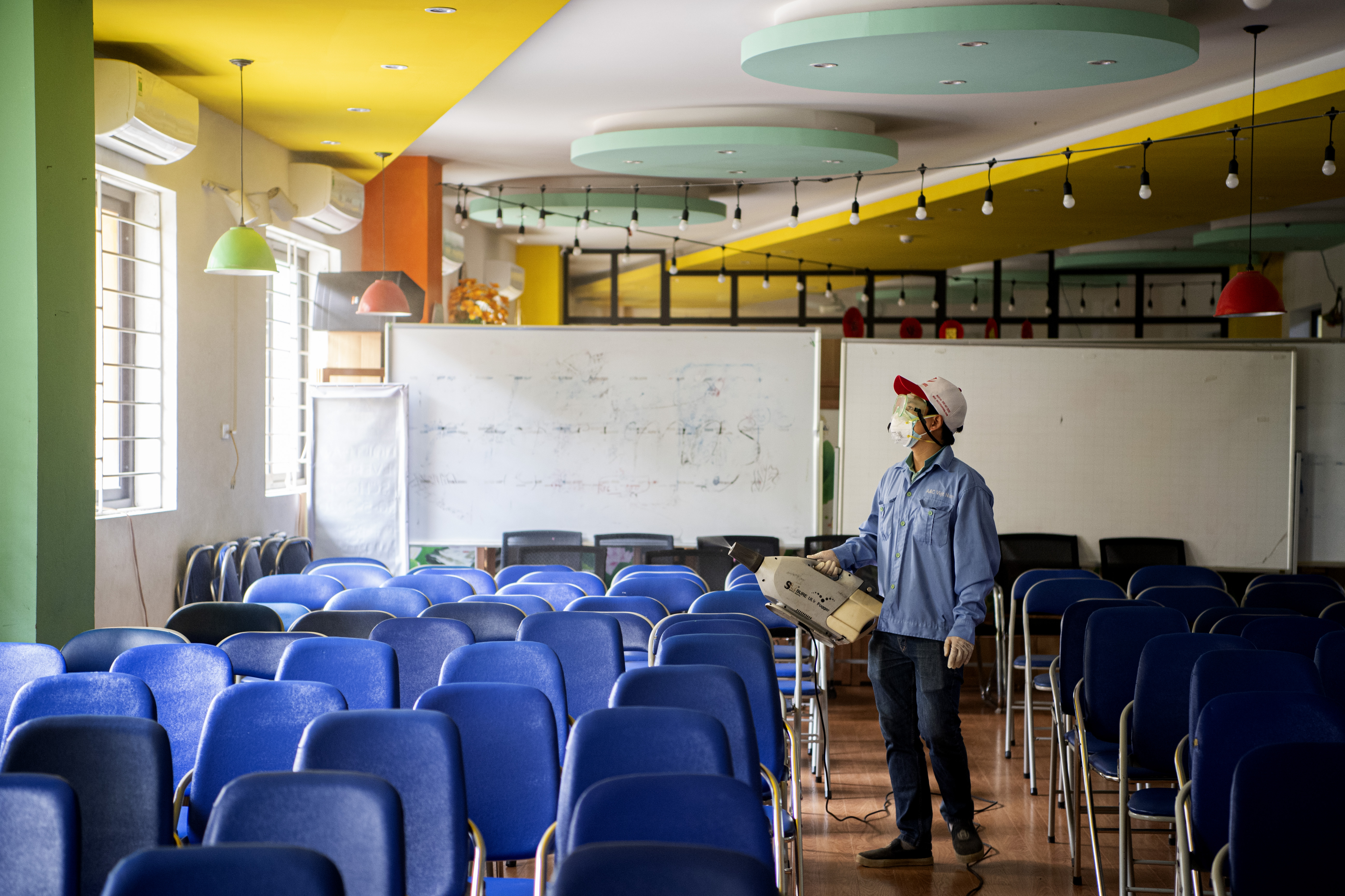 Hà Nội tiến hành vệ sinh, khử khuẩn trường, lớp trước ngày 1-3