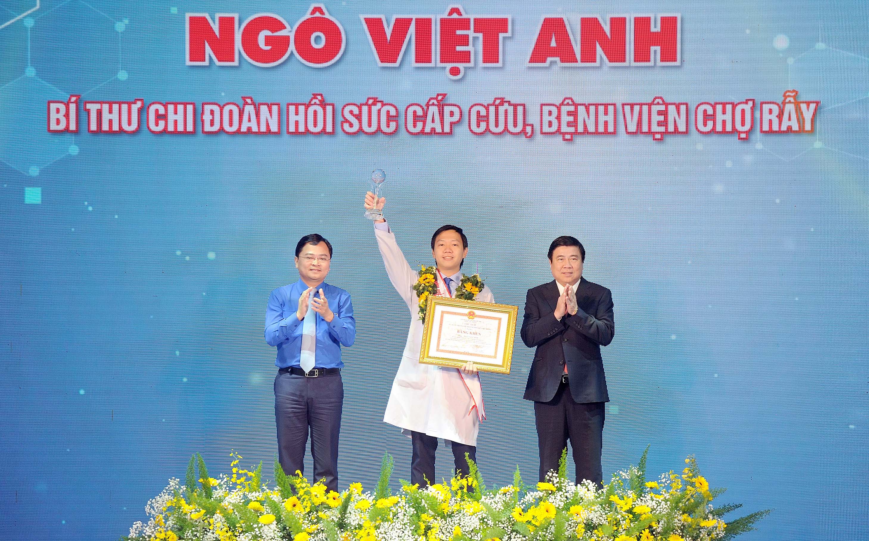 Bác sĩ trẻ tài năng, yêu nghề, hết lòng vì người bệnh