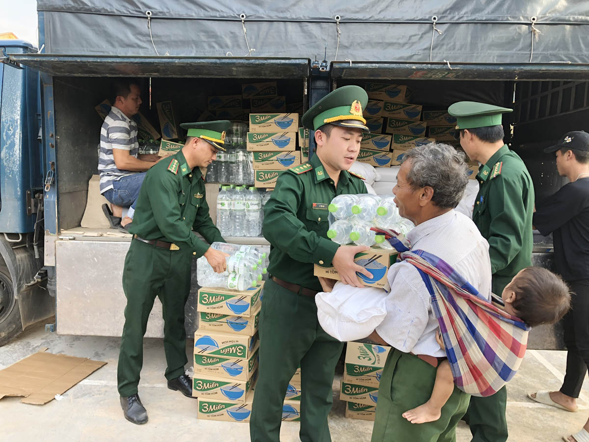 Người cán bộ gắn bó với đồng bào biên giới