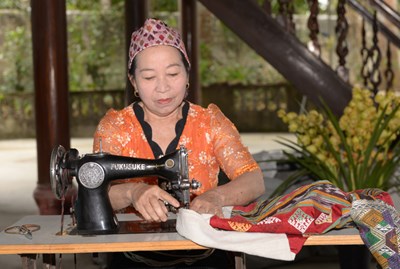 Bà Hiền thổ cẩm ở Quế Phong