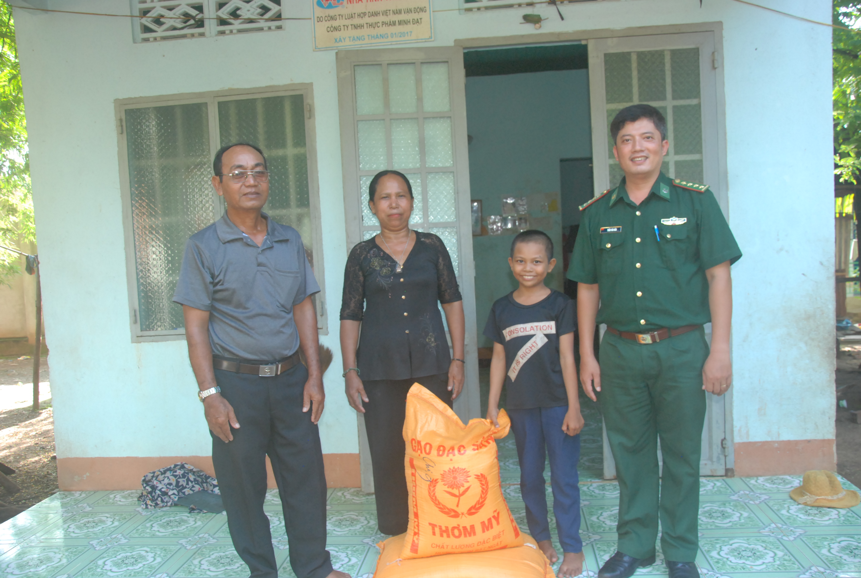 Nghĩa tình quân dân nơi biên giới