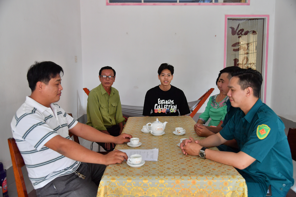 Kiên Giang: Những đảng viên trẻ tự hào bước vào quân ngũ

