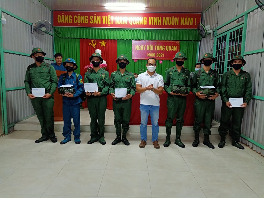 Tất cả các thanh niên lên đường nhập ngũ đều được sự quan tâm của chính quyền địa phương.