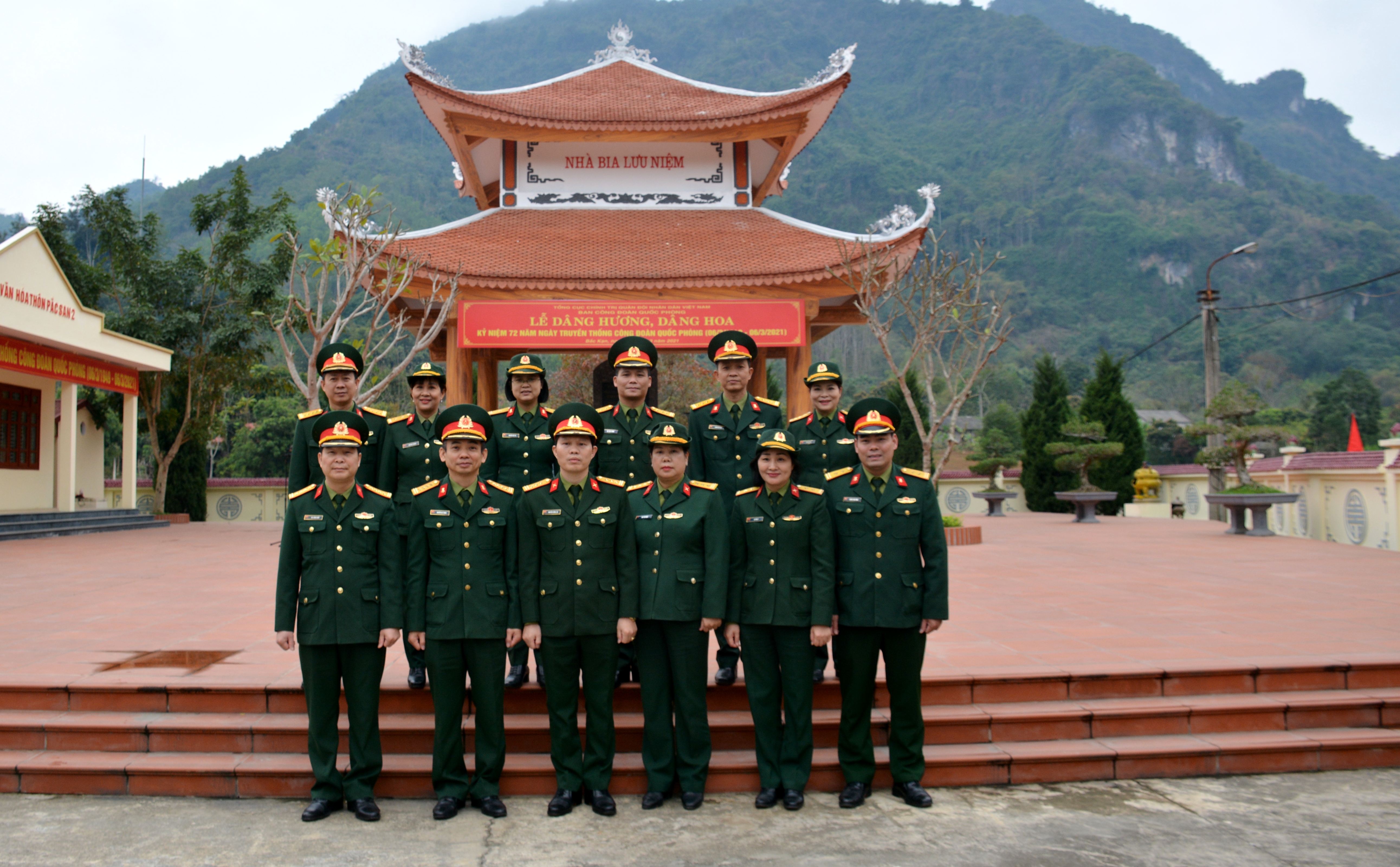 Ban Công đoàn Quốc phòng hành quân về nguồn​