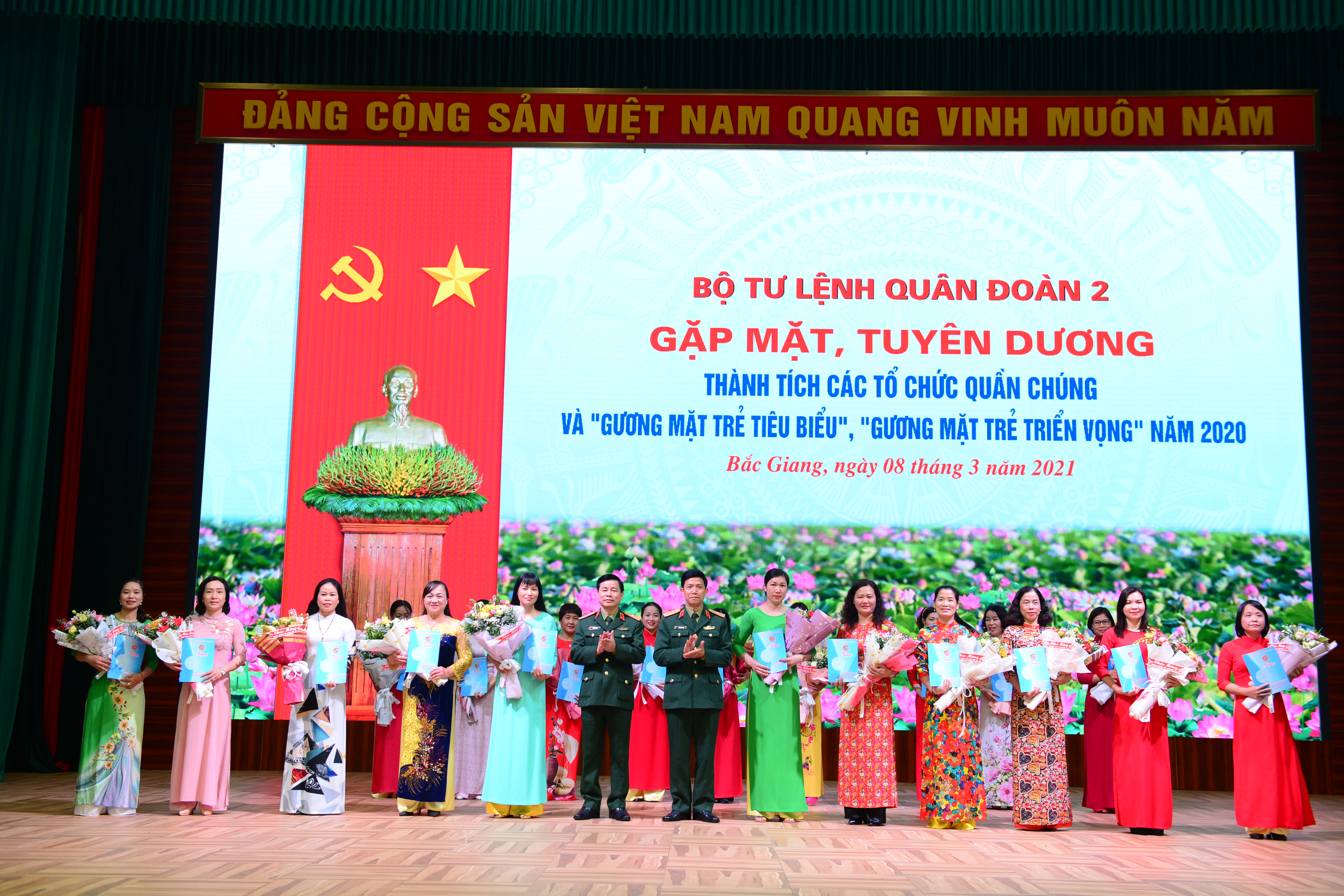 Quân đoàn 2 tuyên dương các tổ chức quần chúng xuất sắc và 