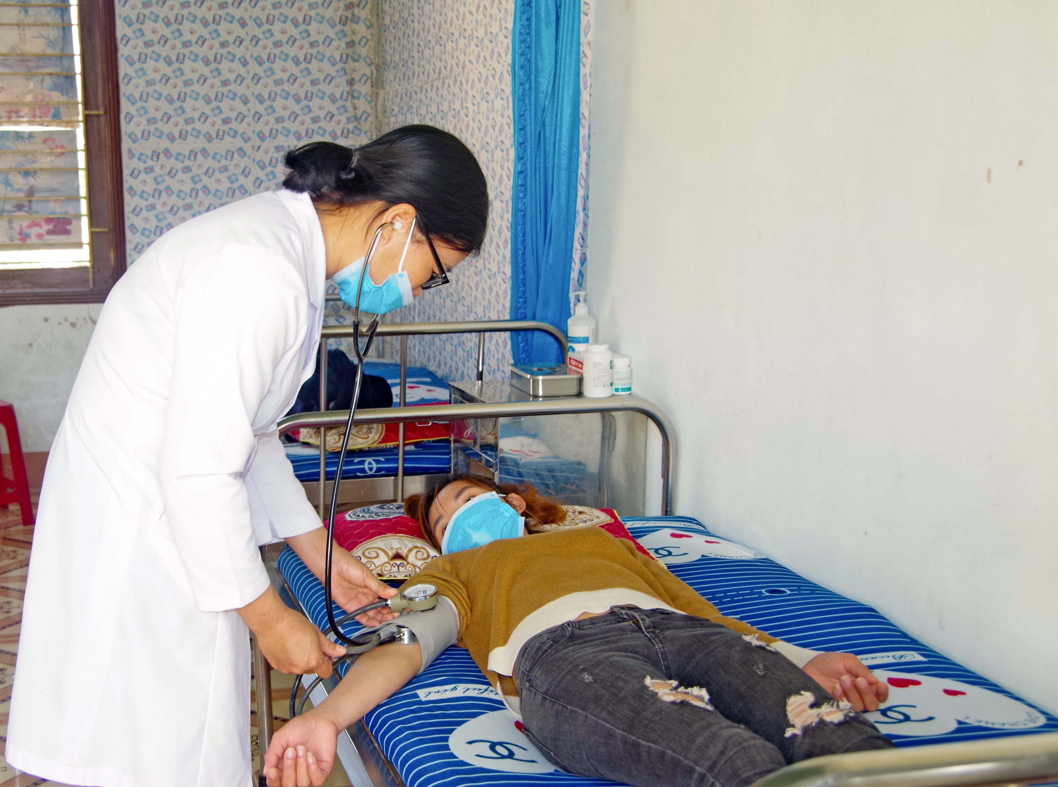 Công ty 732 khám bệnh, tư vấn sức khỏe cho cán bộ, hội viên phụ nữ