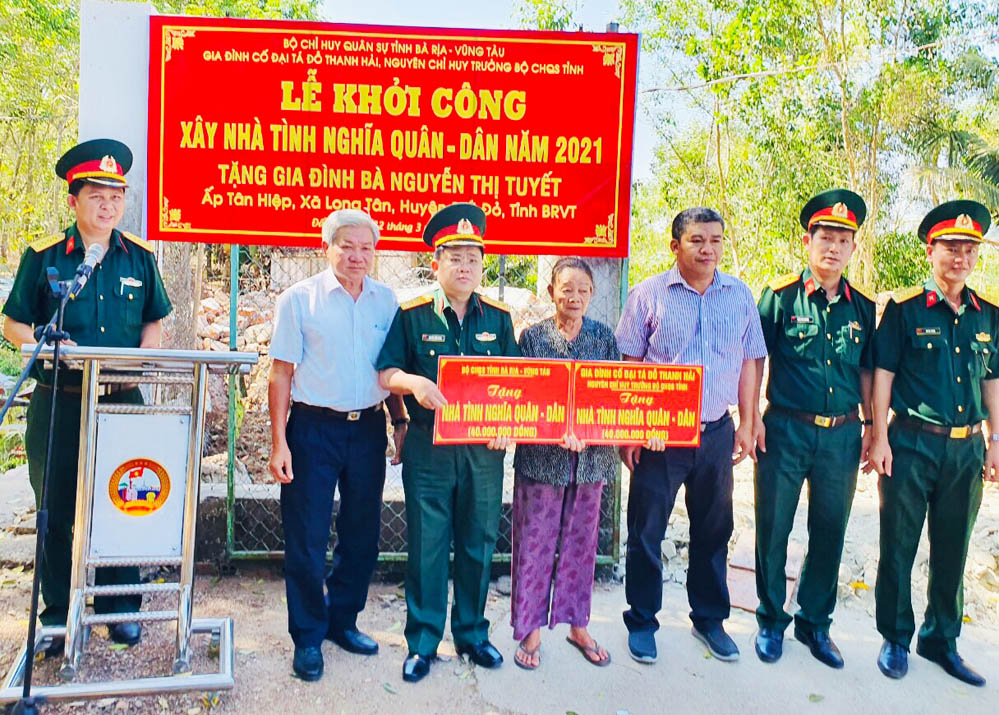 Xây dựng “Nhà tình nghĩa quân - dân”