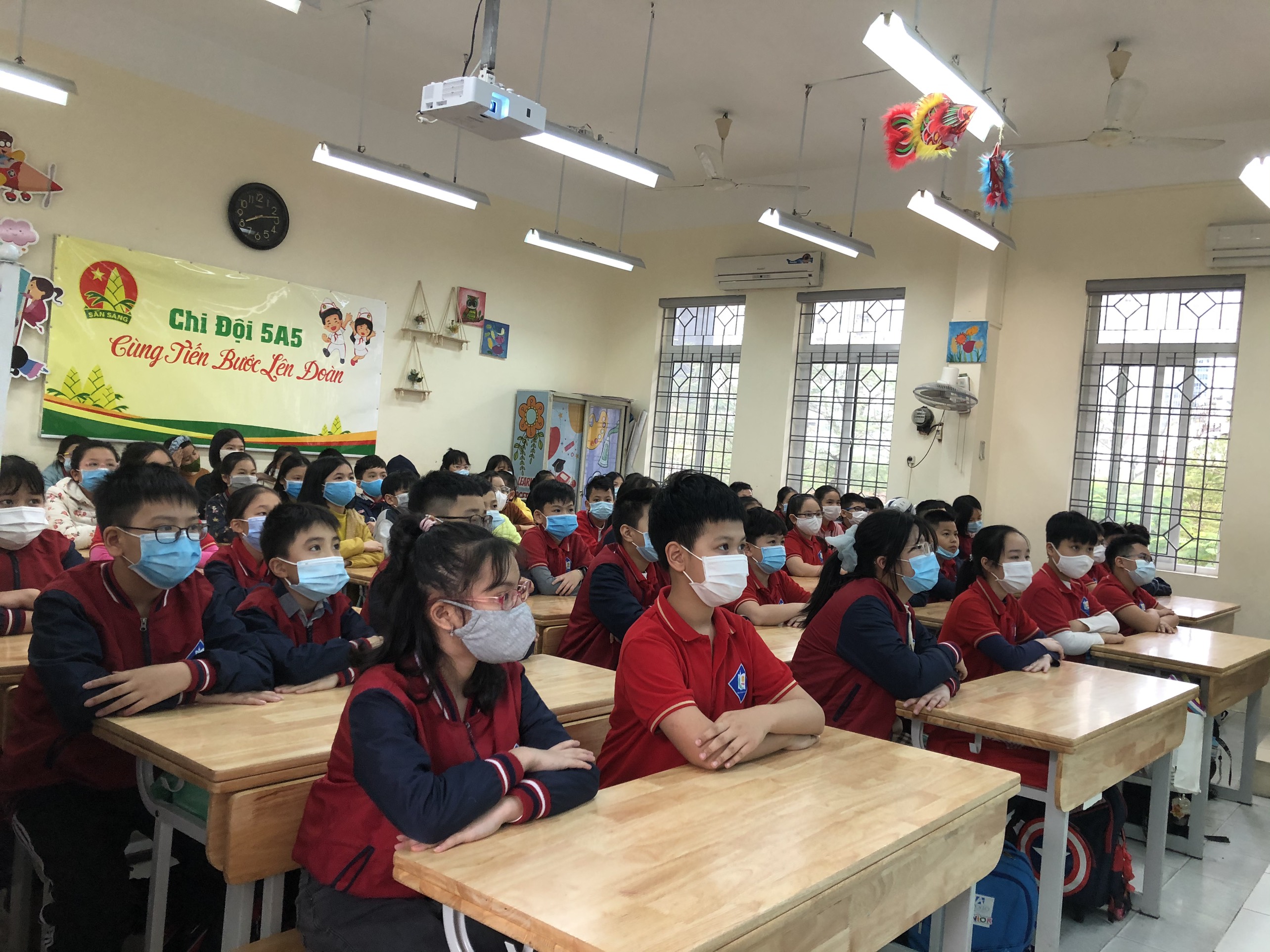 Học sinh có bị ảnh hưởng khi hai bộ sách giáo khoa “biến mất”?