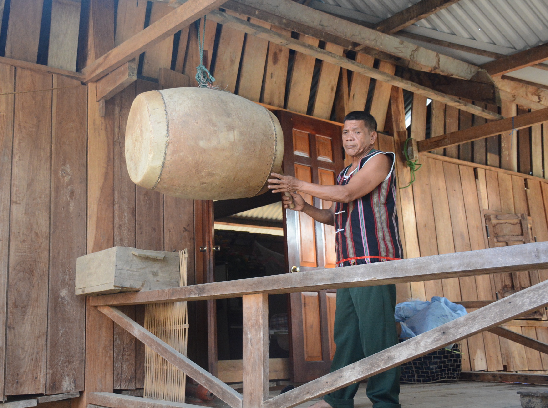 Nghe sử thi “thần Ngà Voi” giữa đại ngàn Chư Mom Ray

