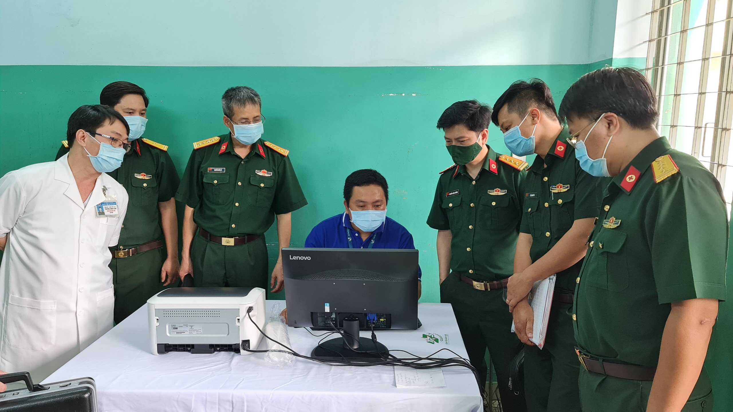 Kiểm tra công tác chuẩn bị tổ chức tiêm vắc - xin Covid–19 tại Bệnh viện Quân y 175