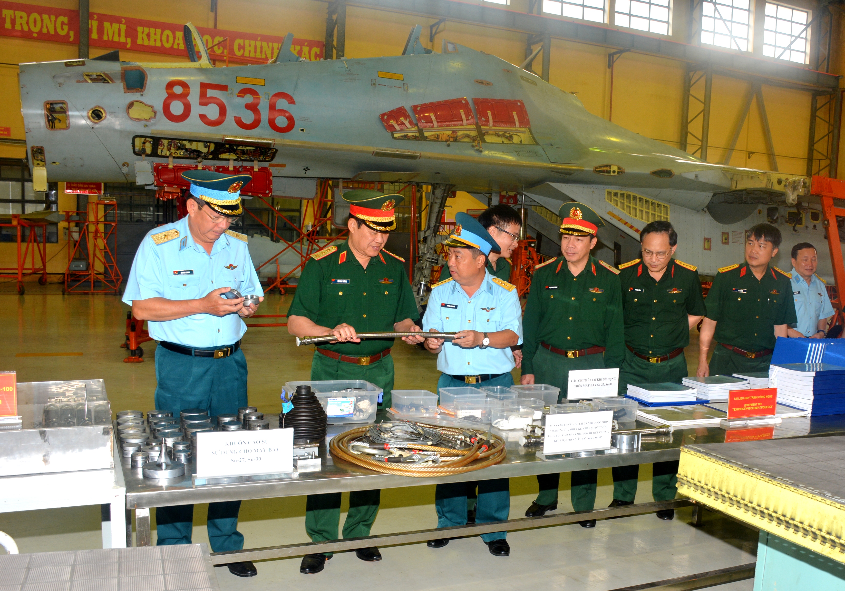 Đoàn công tác của Bộ Quốc phòng kiểm tra và làm việc tại Nhà máy A32