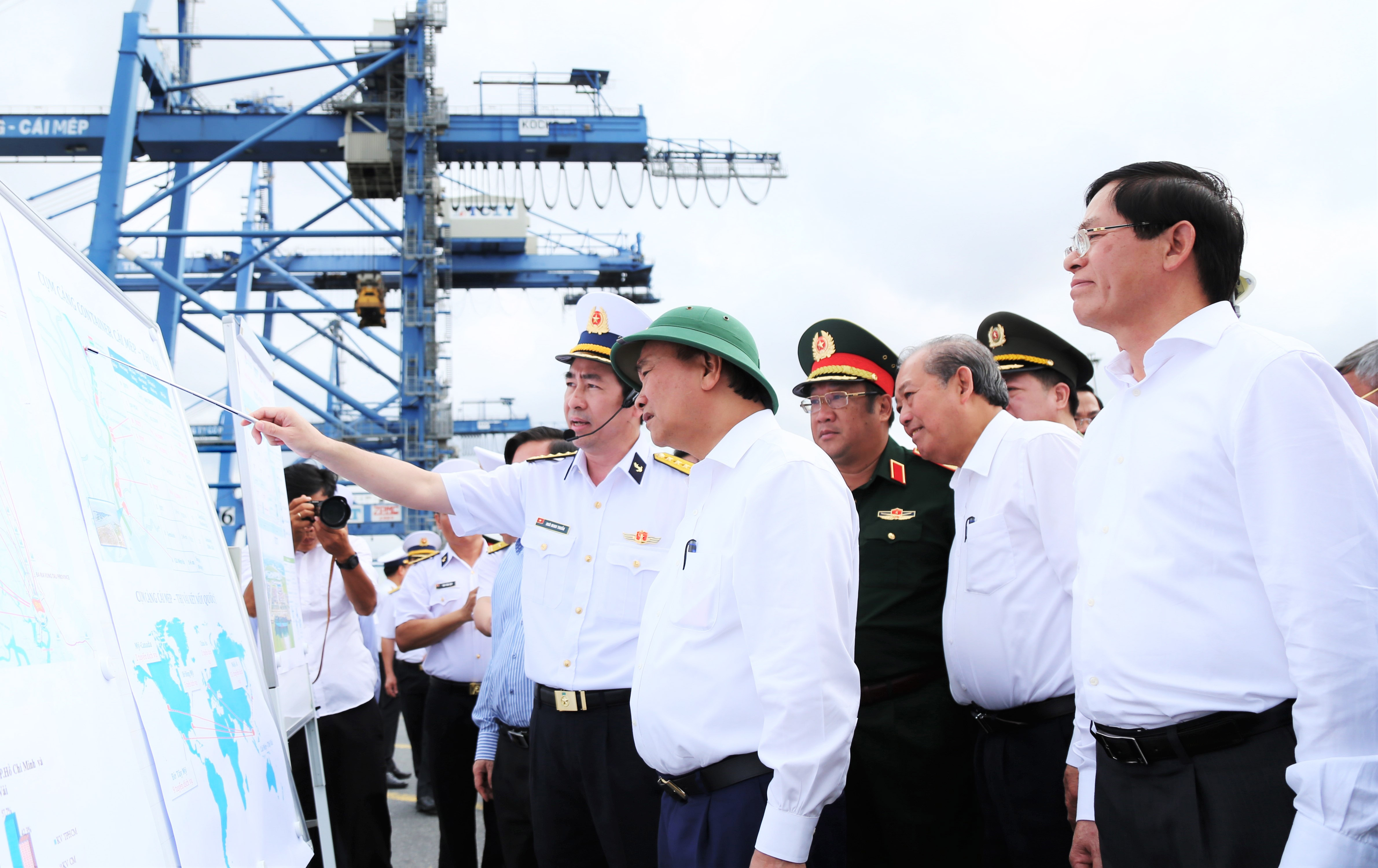 Thủ tướng Nguyễn Xuân Phúc thăm và làm việc tại Công ty TNHH Cảng quốc tế Tân Cảng-Cái Mép