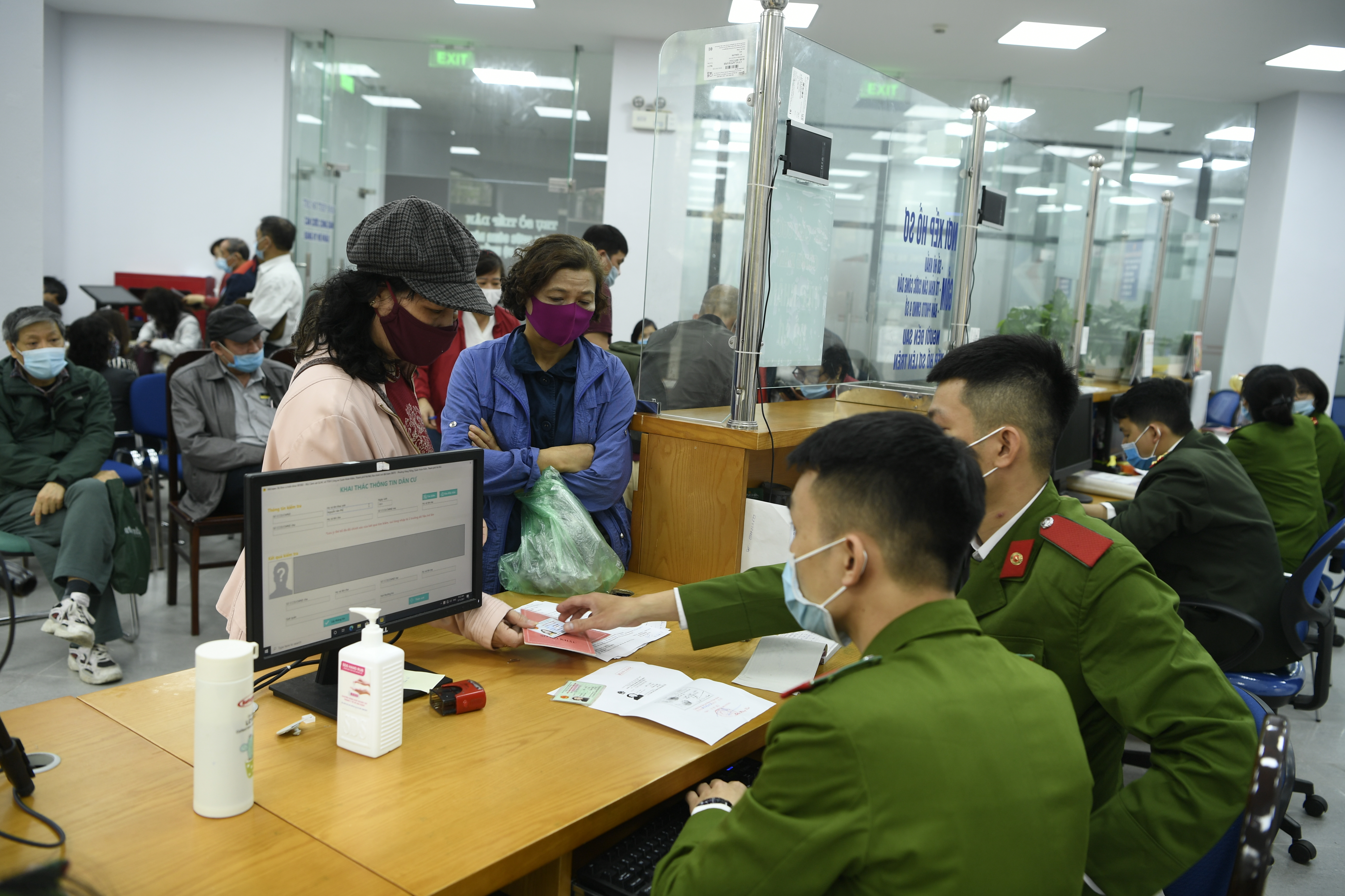 Tích cực triển khai làm căn cước công dân gắn chip