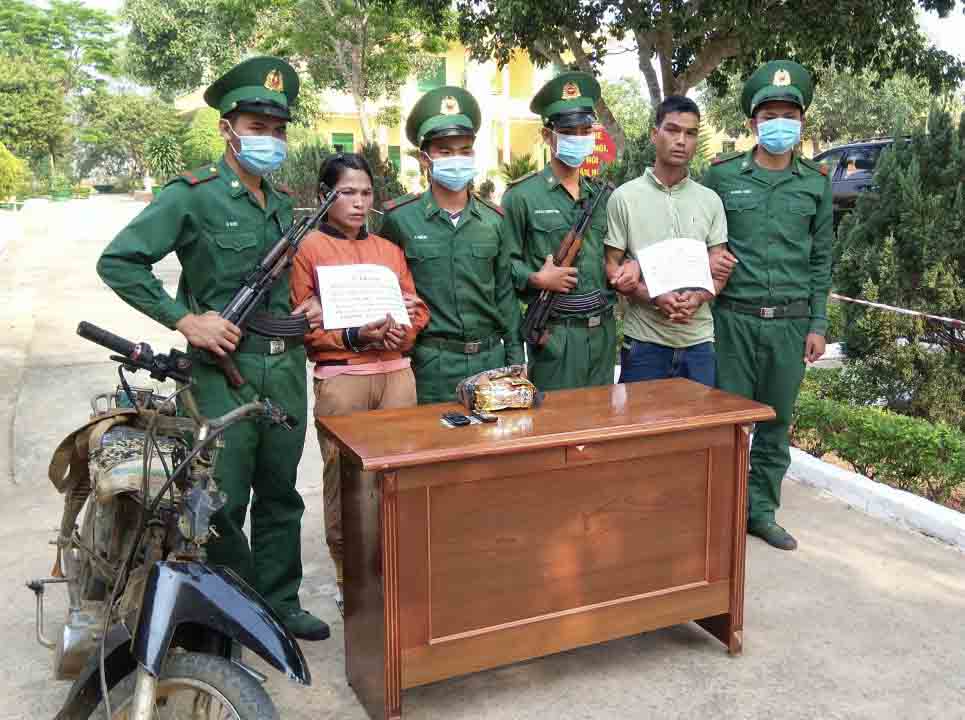 Kon Tum: Bắt hai đối tượng vận chuyển 1kg ma túy