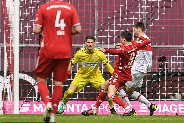 Barca bùng nổ, Bayern thắng tưng bừng