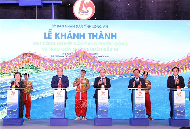 Thủ tướng Nguyễn Xuân Phúc: Long An cần chú trọng đến phát triển bền vững gắn với bảo vệ môi trường