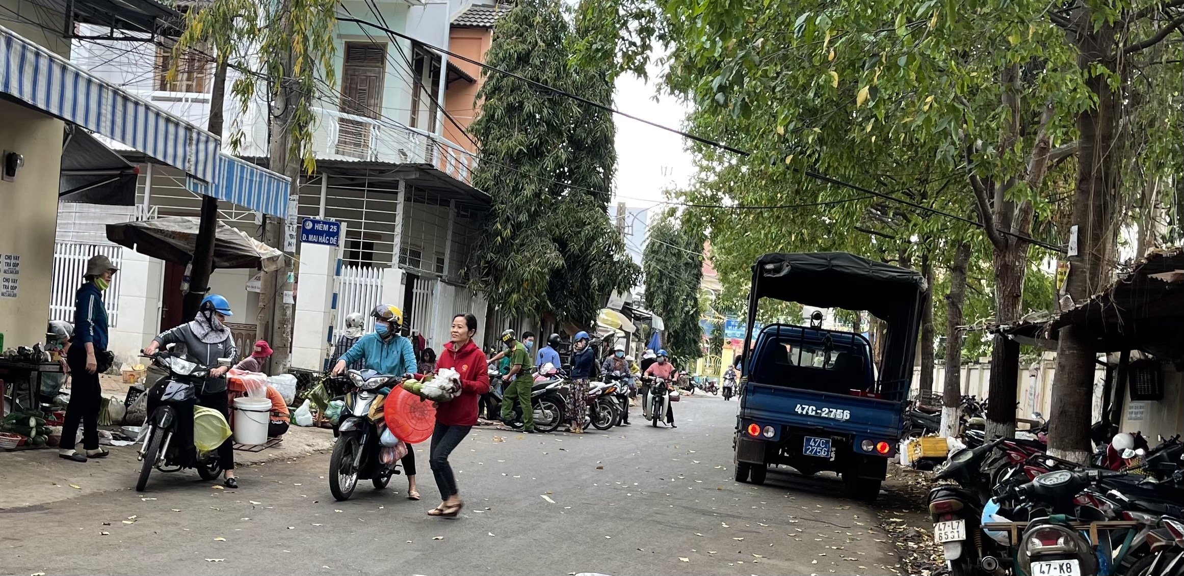 Lòng đường thành chợ ở TP Buôn Ma Thuột