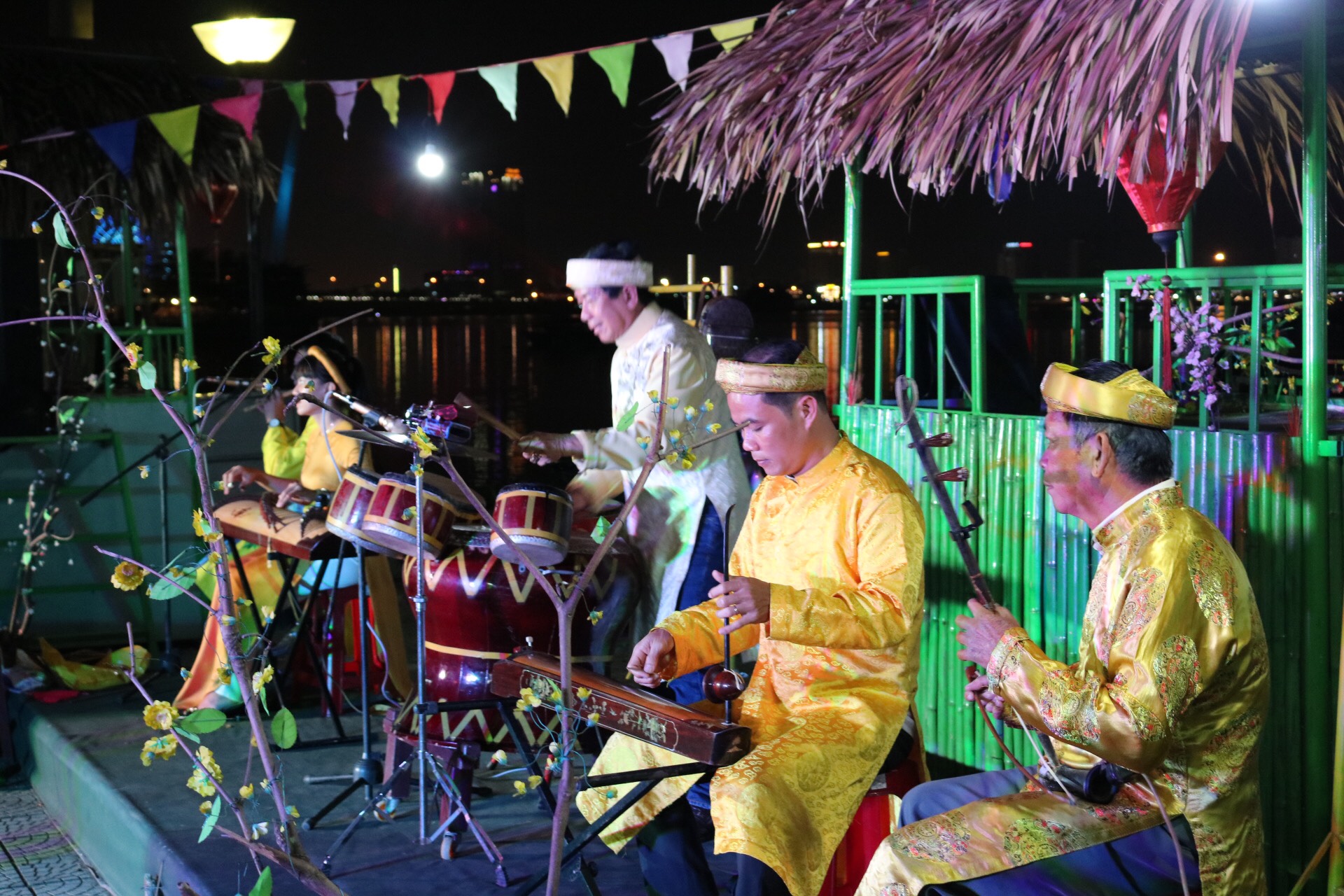 Hát bài chòi - lưu giữ nét văn hóa miền Trung