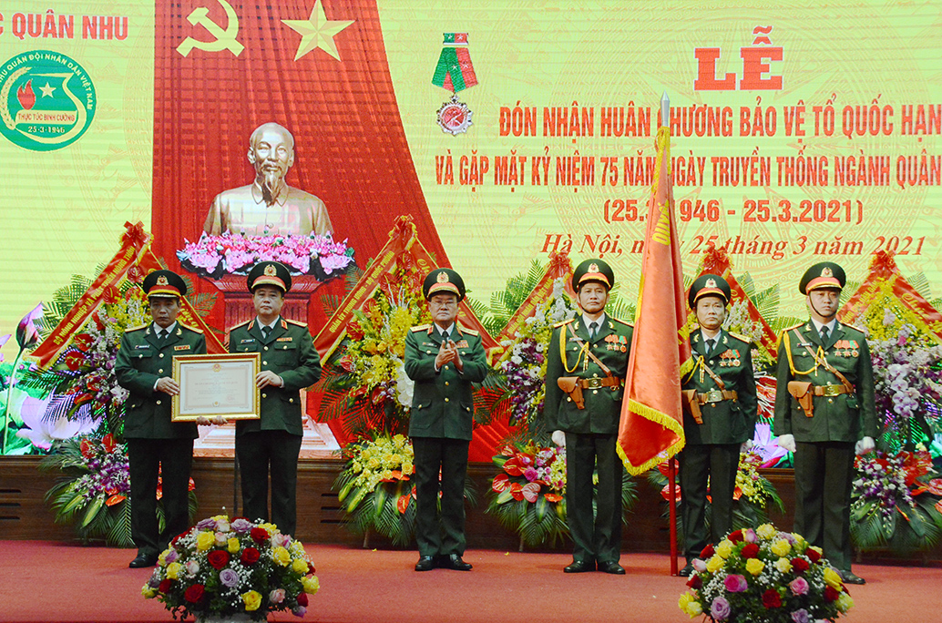 Cục Quân nhu (Tổng cục Hậu cần) đón nhận Huân chương Bảo vệ Tổ quốc hạng Nhì 