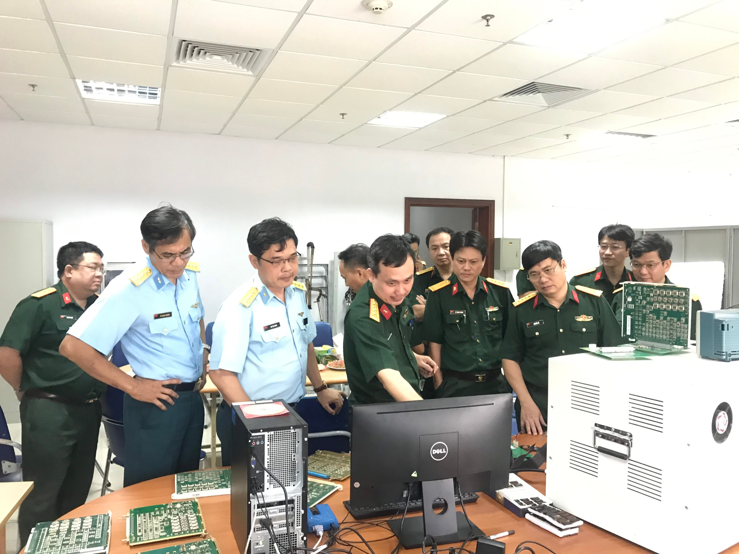 Thầy giáo “4D” đam mê khoa học 