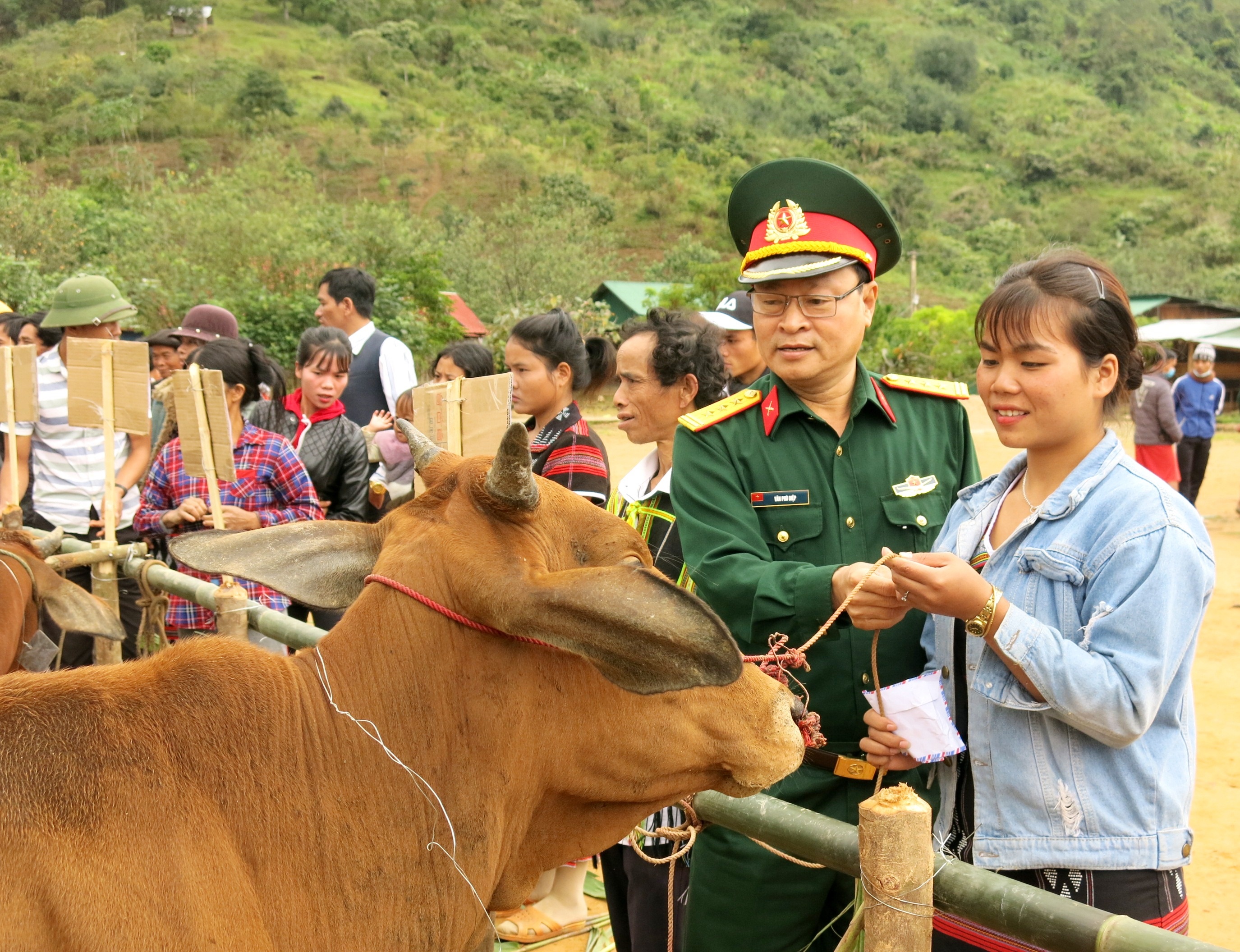 Ân nhân của đồng bào Cơ Tu