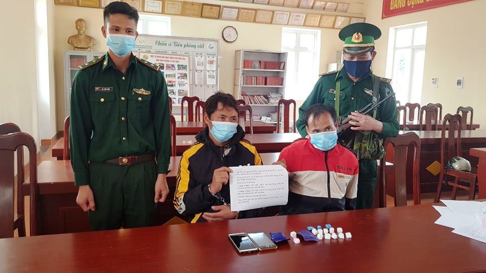 Bắt hai đối tượng vượt biên mua ma tuý về bán lẻ và sử dụng