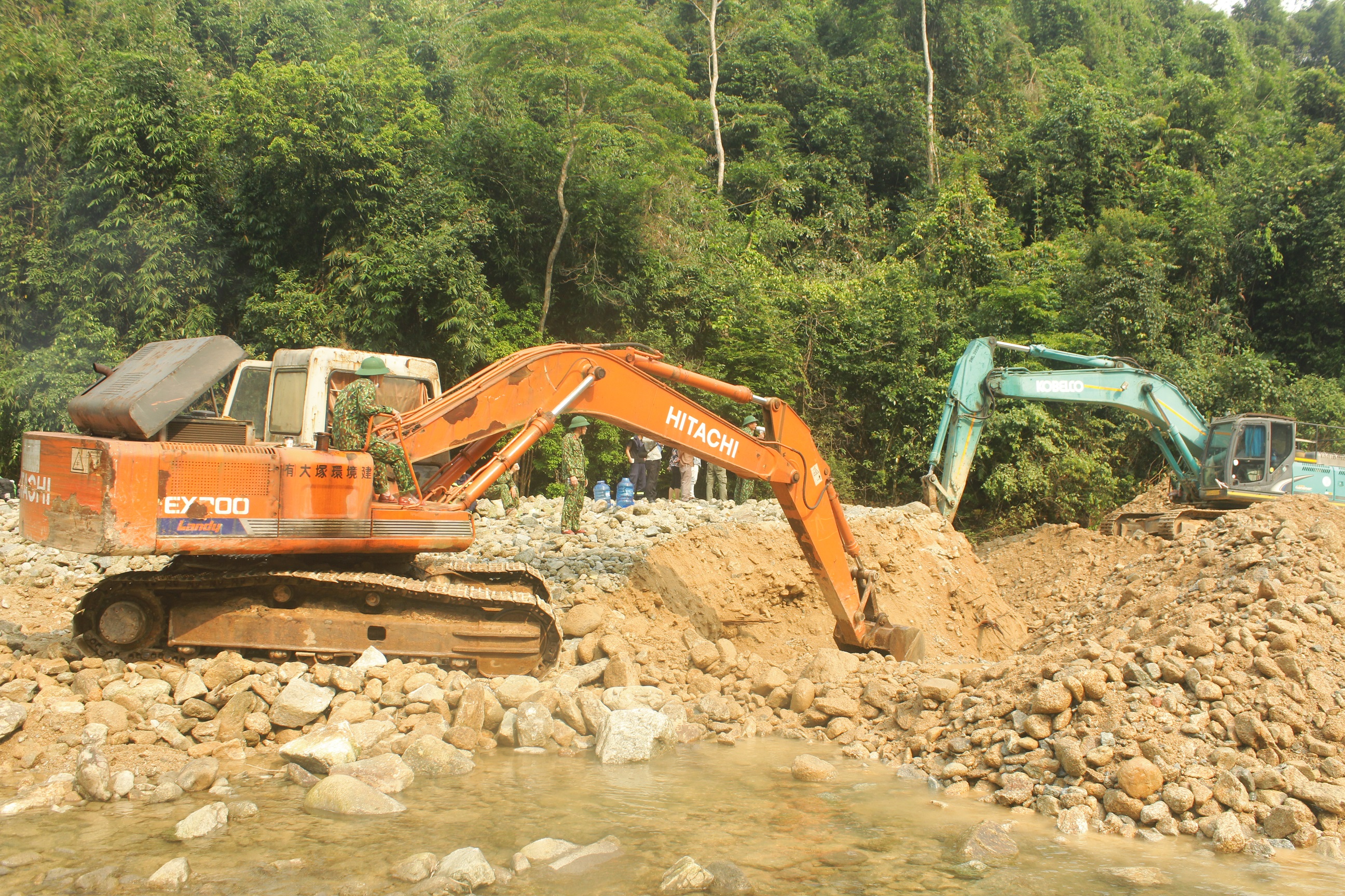 Tìm kiếm 11 thi thể nạn nhân tại Rào Trăng: Tập trung ở các khu vực bãi bồi ven sông