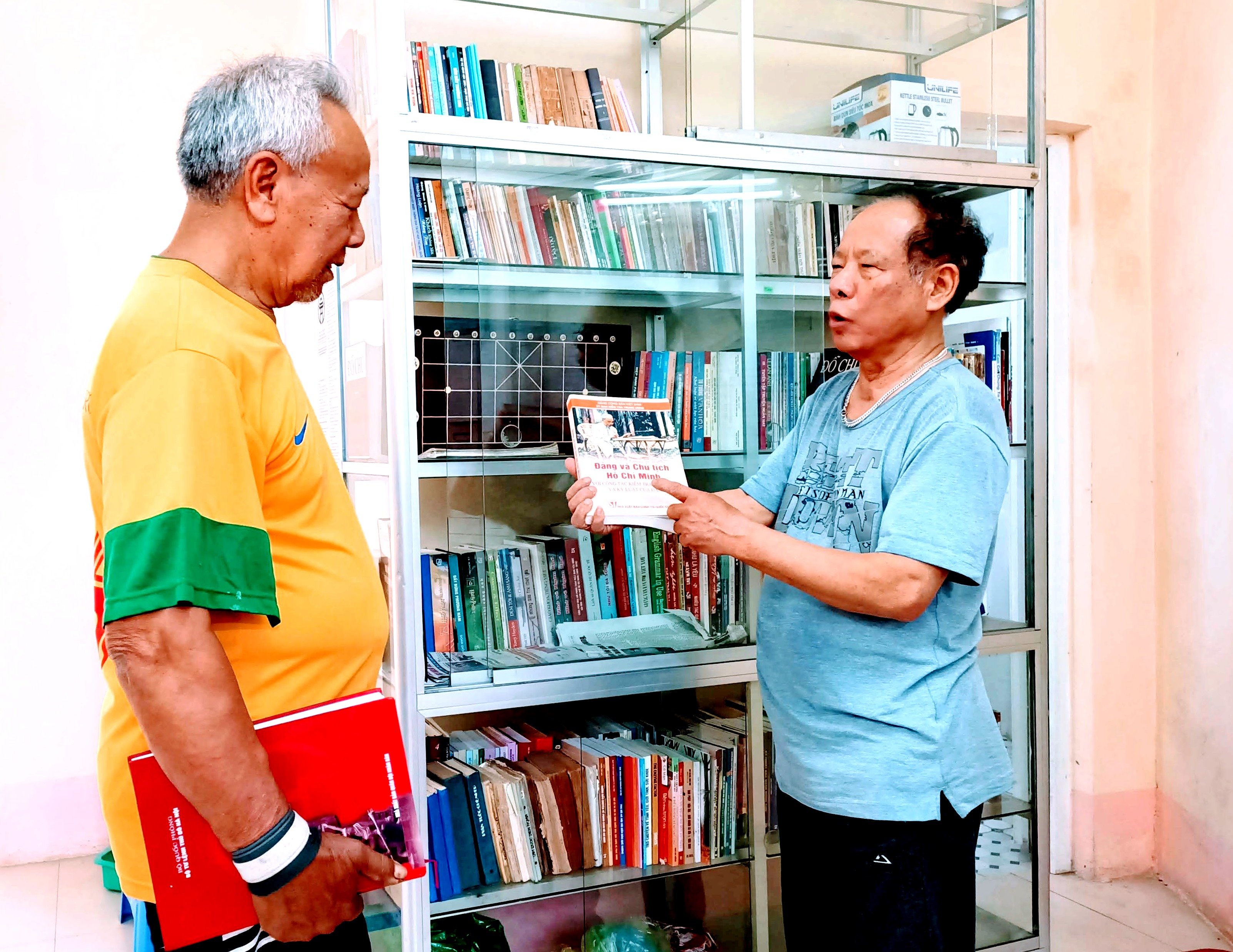 Đại tá Nôm và việc thường ngày ở tổ dân phố