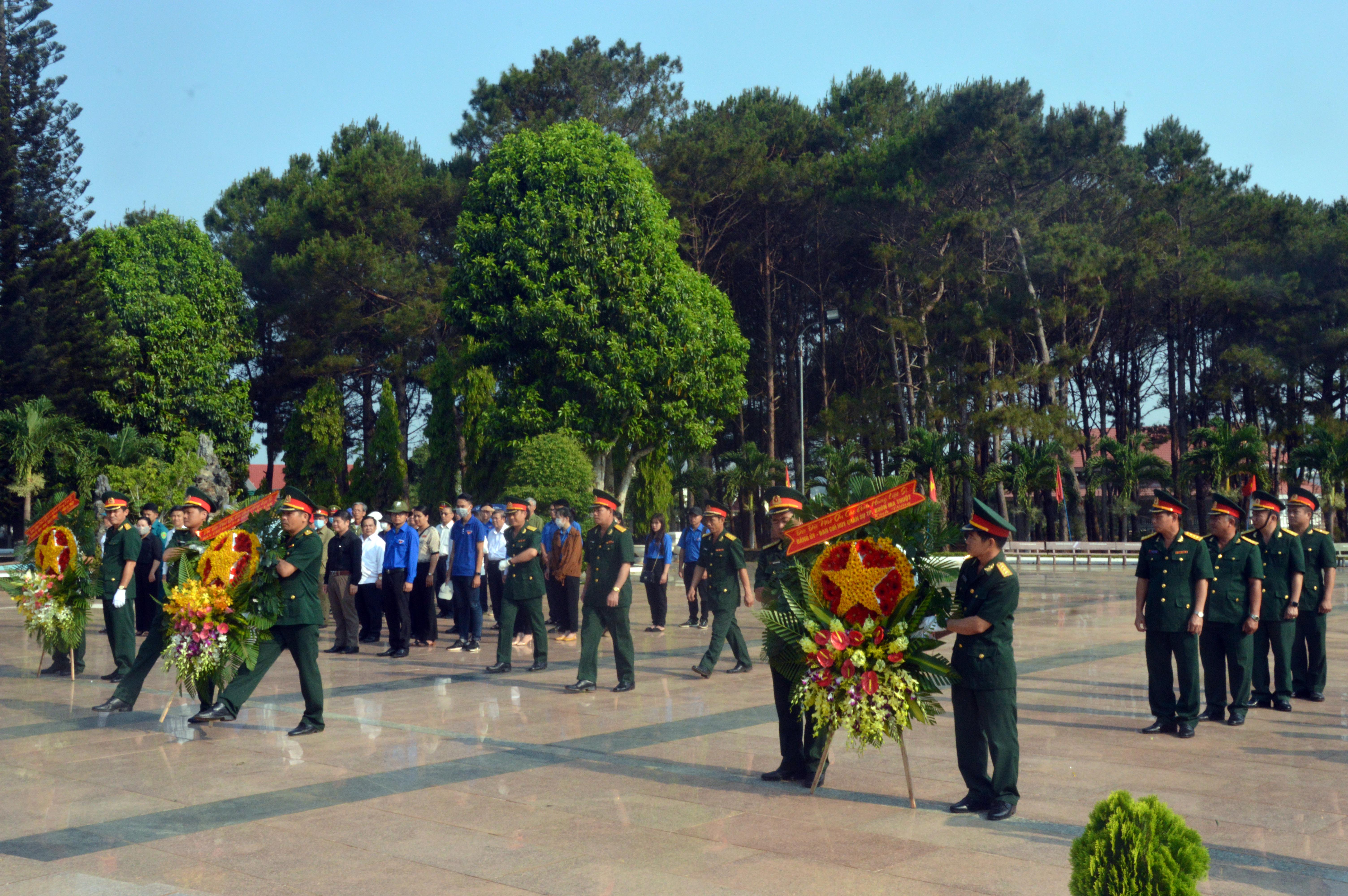 Thành phố Buôn Ma Thuột truy điệu và an táng hài cốt liệt sĩ