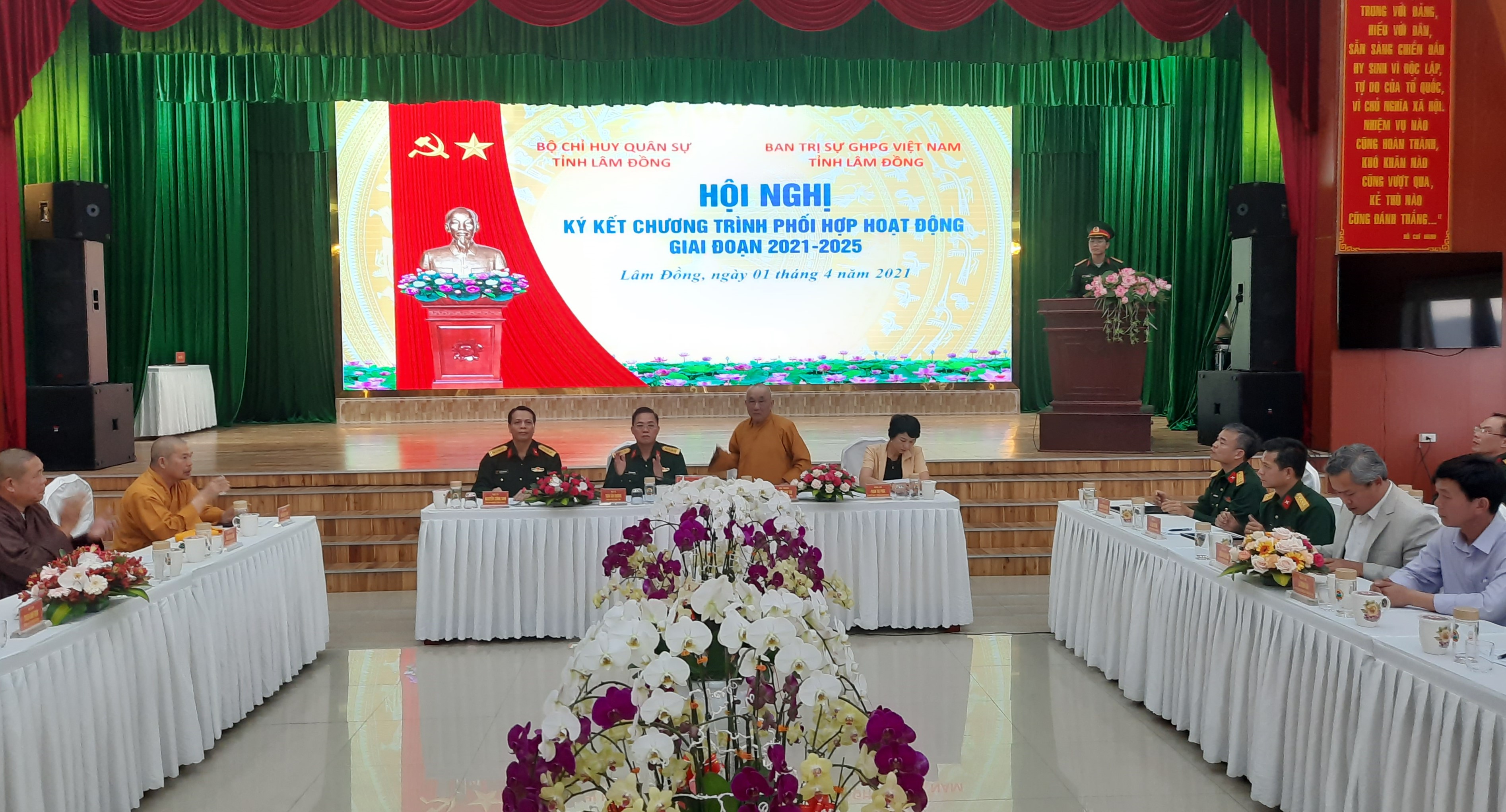 Giáo hội Phật giáo Việt Nam tỉnh Lâm Đồng và Bộ CHQS tỉnh Lâm Đồng ký kết chương trình phối hợp hoạt động