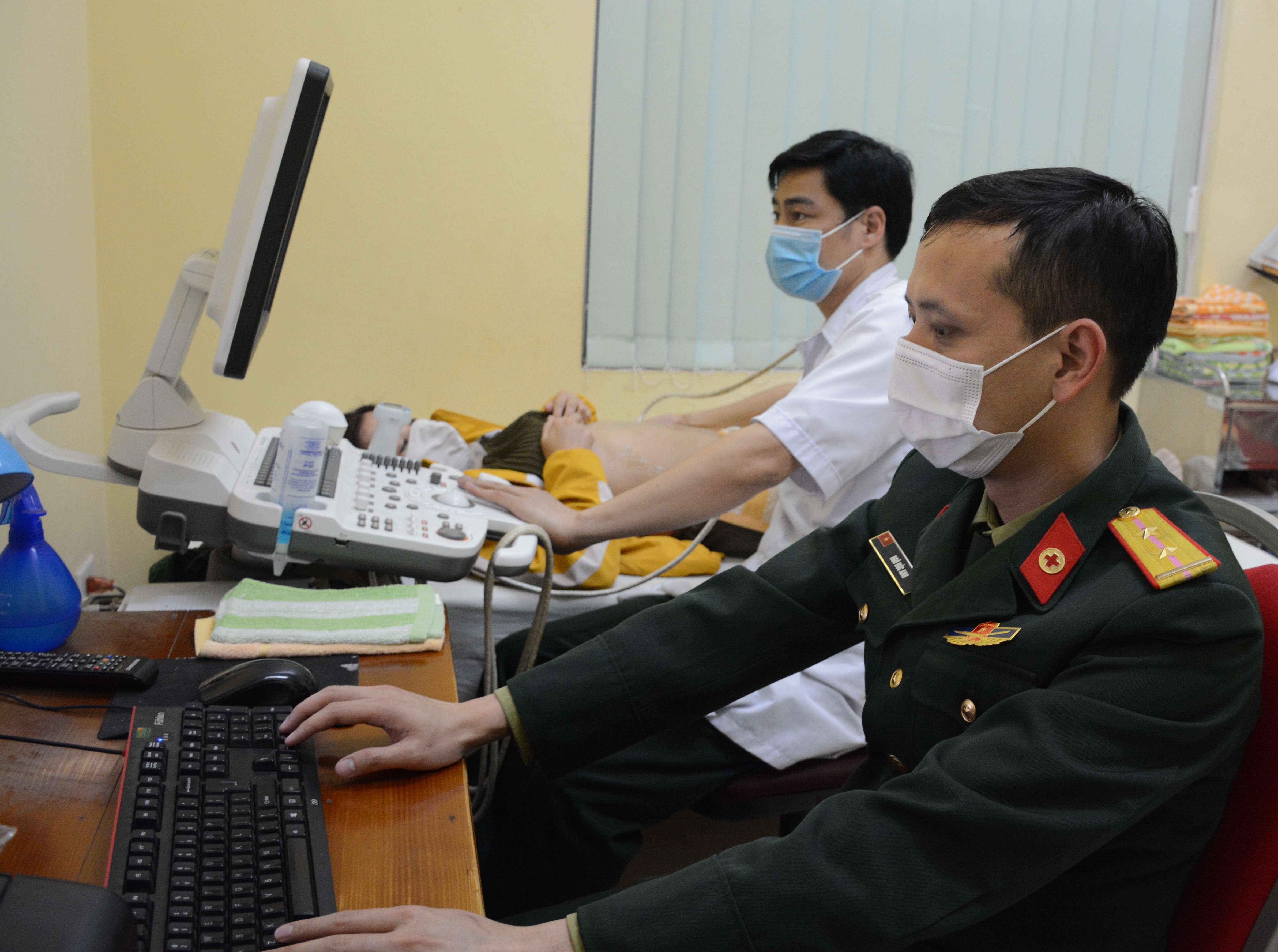 Phòng khám gắn kết tình quân dân