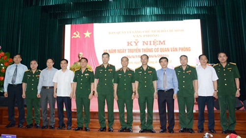 Cơ quan Văn phòng Ban Quản lý Lăng Chủ tịch Hồ Chí Minh đón nhận Bằng khen của Thủ tướng Chính phủ