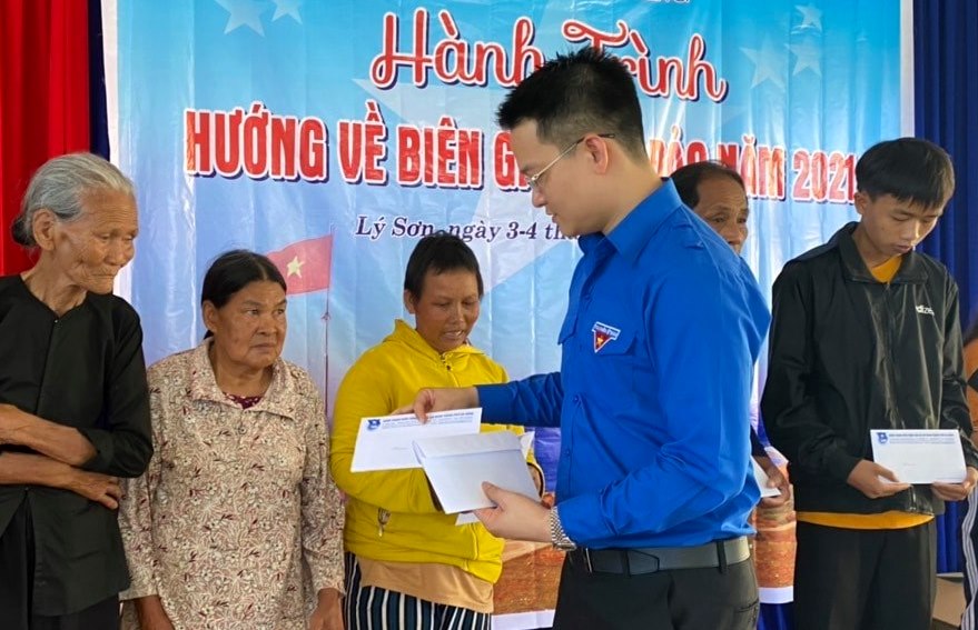 Chương trình “Hướng về biên giới, hải đảo” tại huyện đảo Lý Sơn