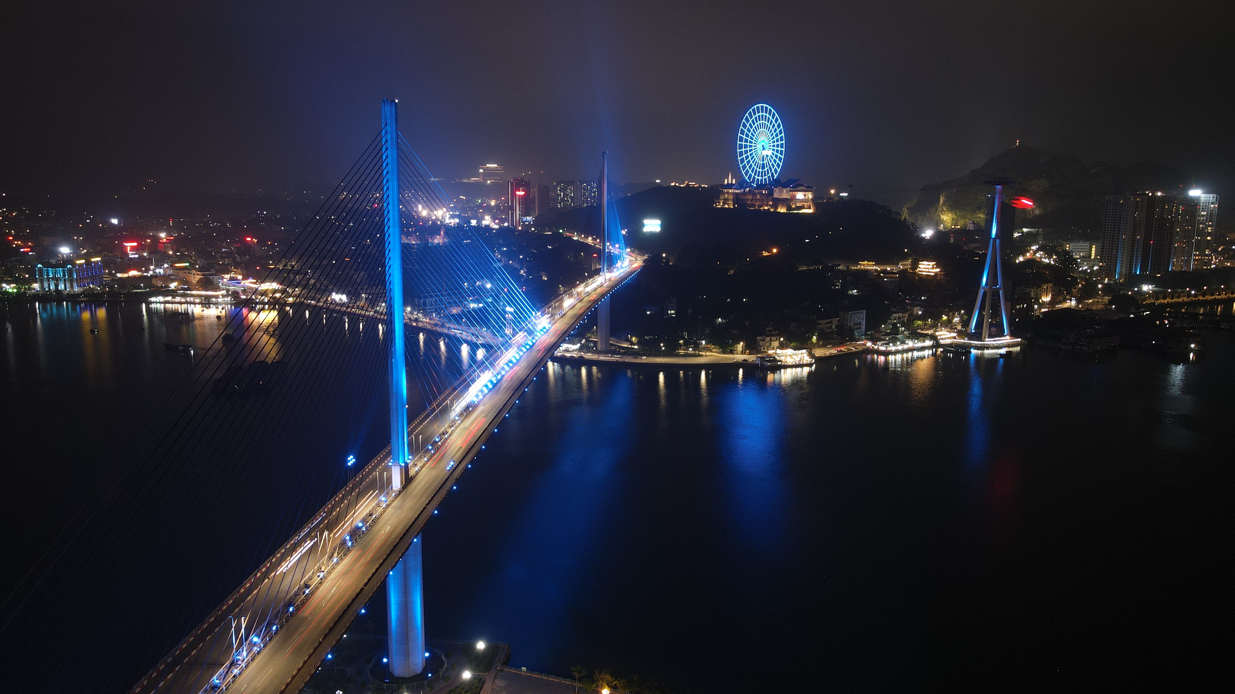 Hàng loạt công trình thắp đèn xanh vì người tự kỷ