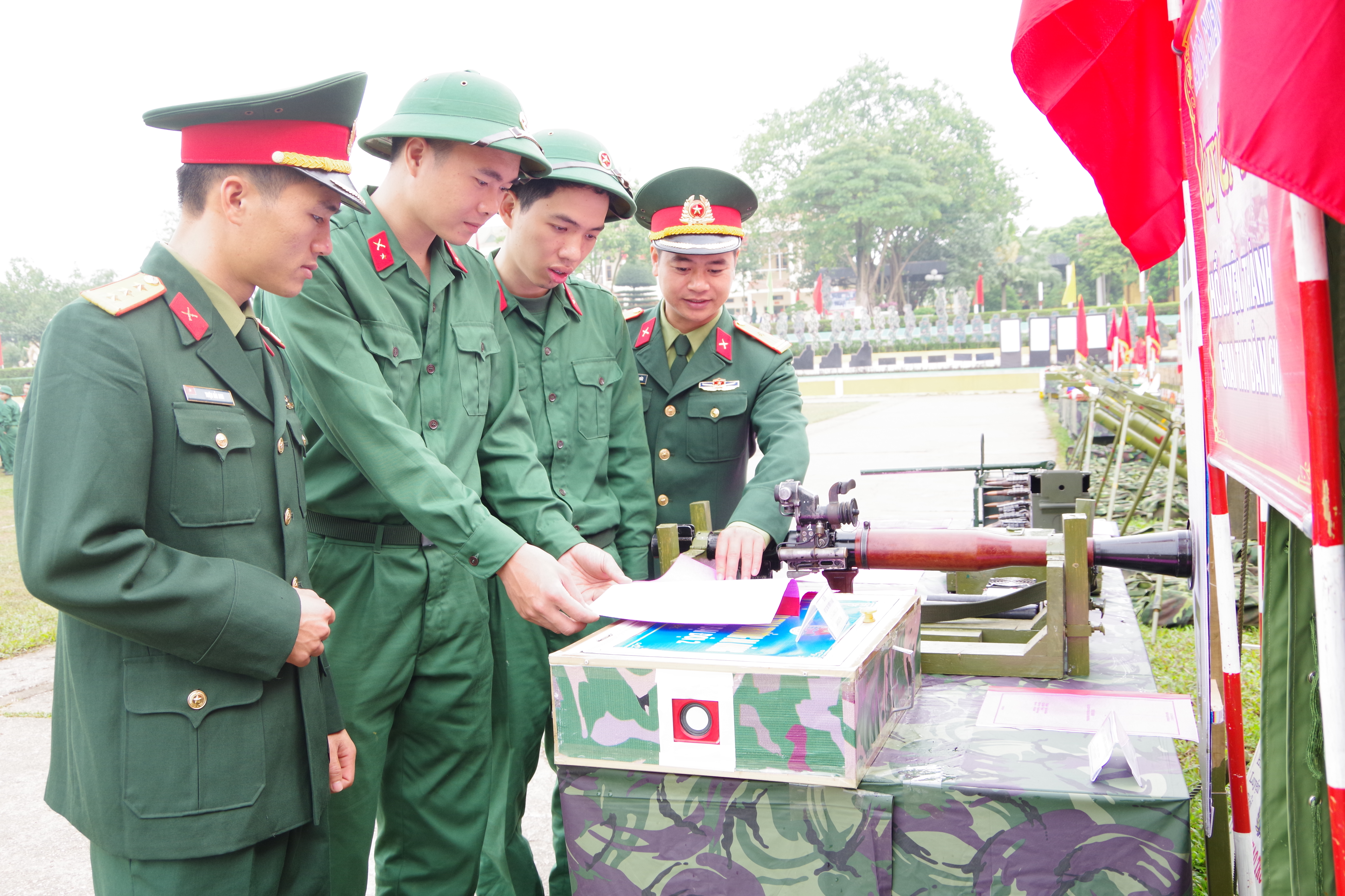 Bài 2: Cán bộ nêu gương, dẫn dắt hành động của bộ đội