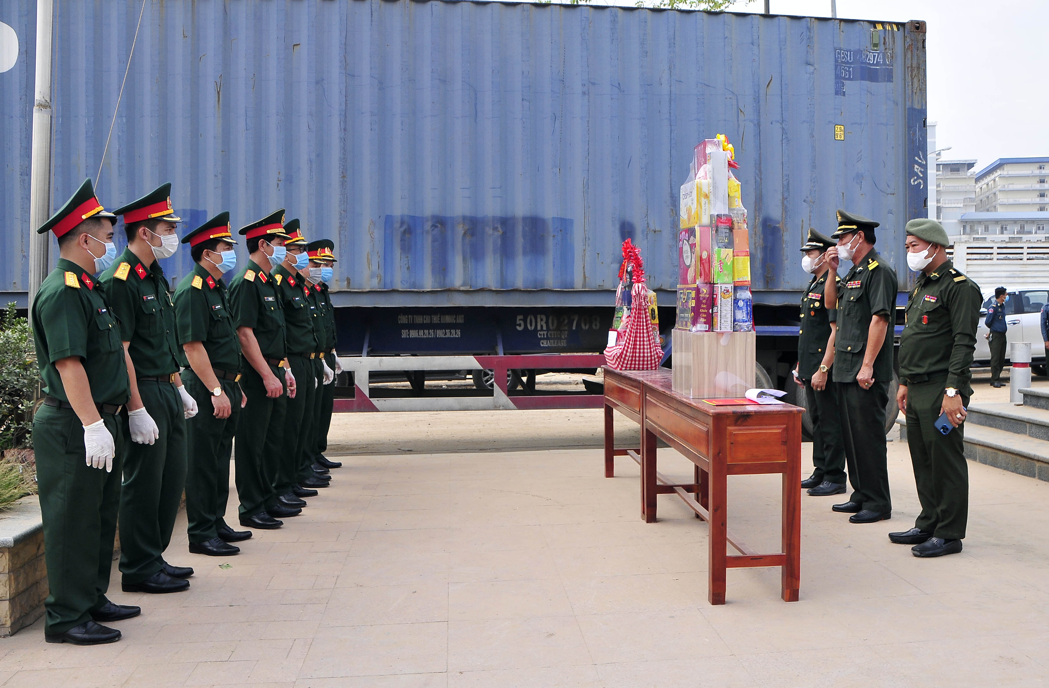 Chúc tết các đơn vị kết nghĩa thuộc Quân đội Hoàng gia Campuchia