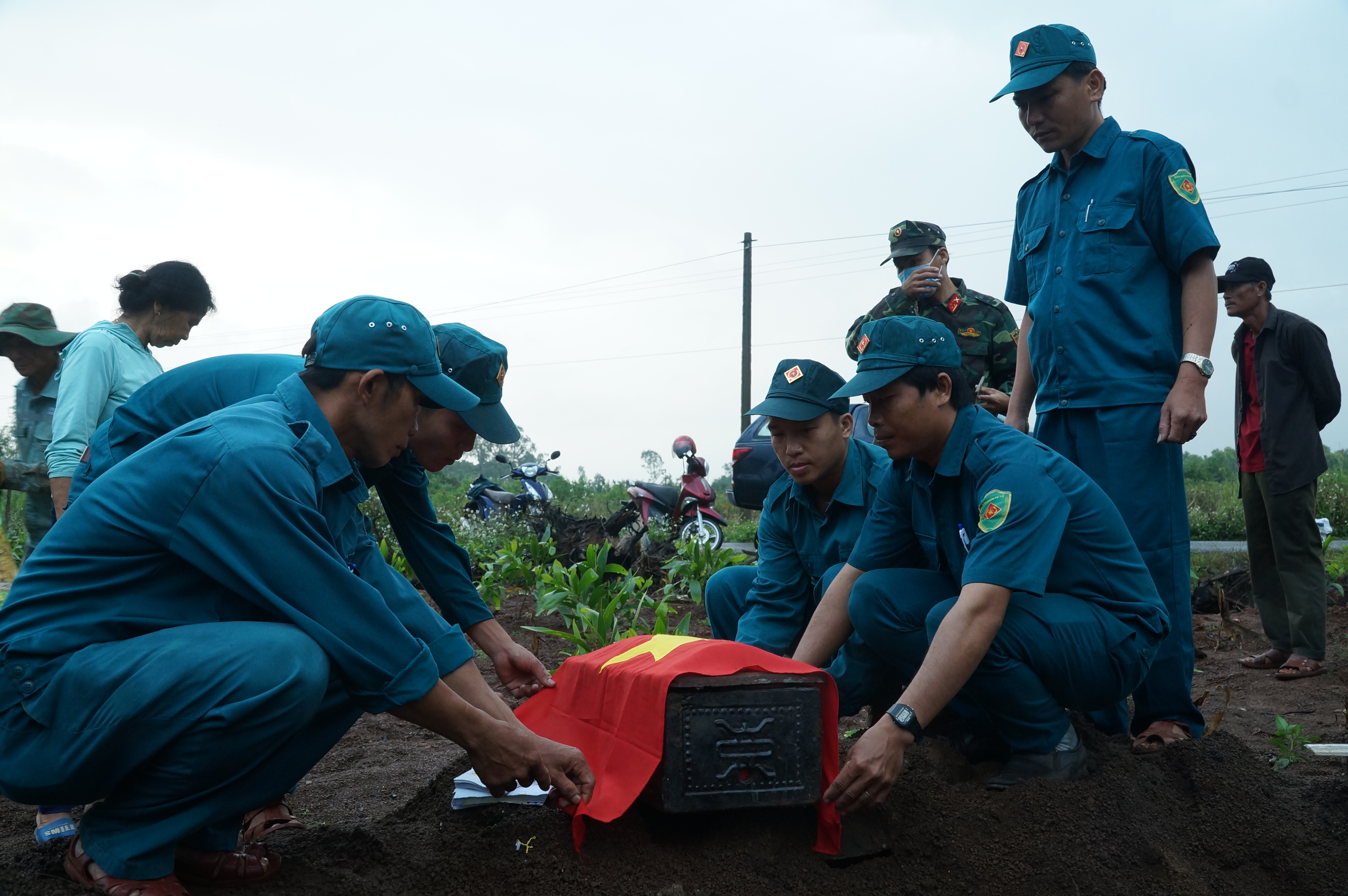 Huyện Bình Sơn (Quảng Ngãi) quy tập hài cốt liệt sĩ vào Nghĩa trang liệt sĩ