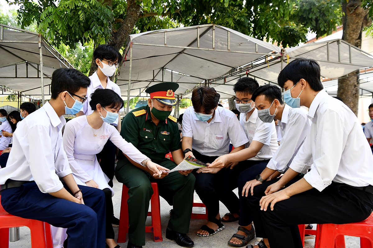 Tư vấn tuyển sinh quân sự cho học sinh thành phố Châu Đốc 