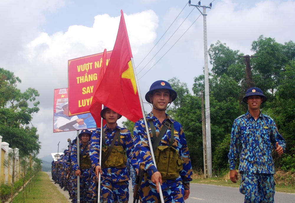 Hành quân ra thao trường.