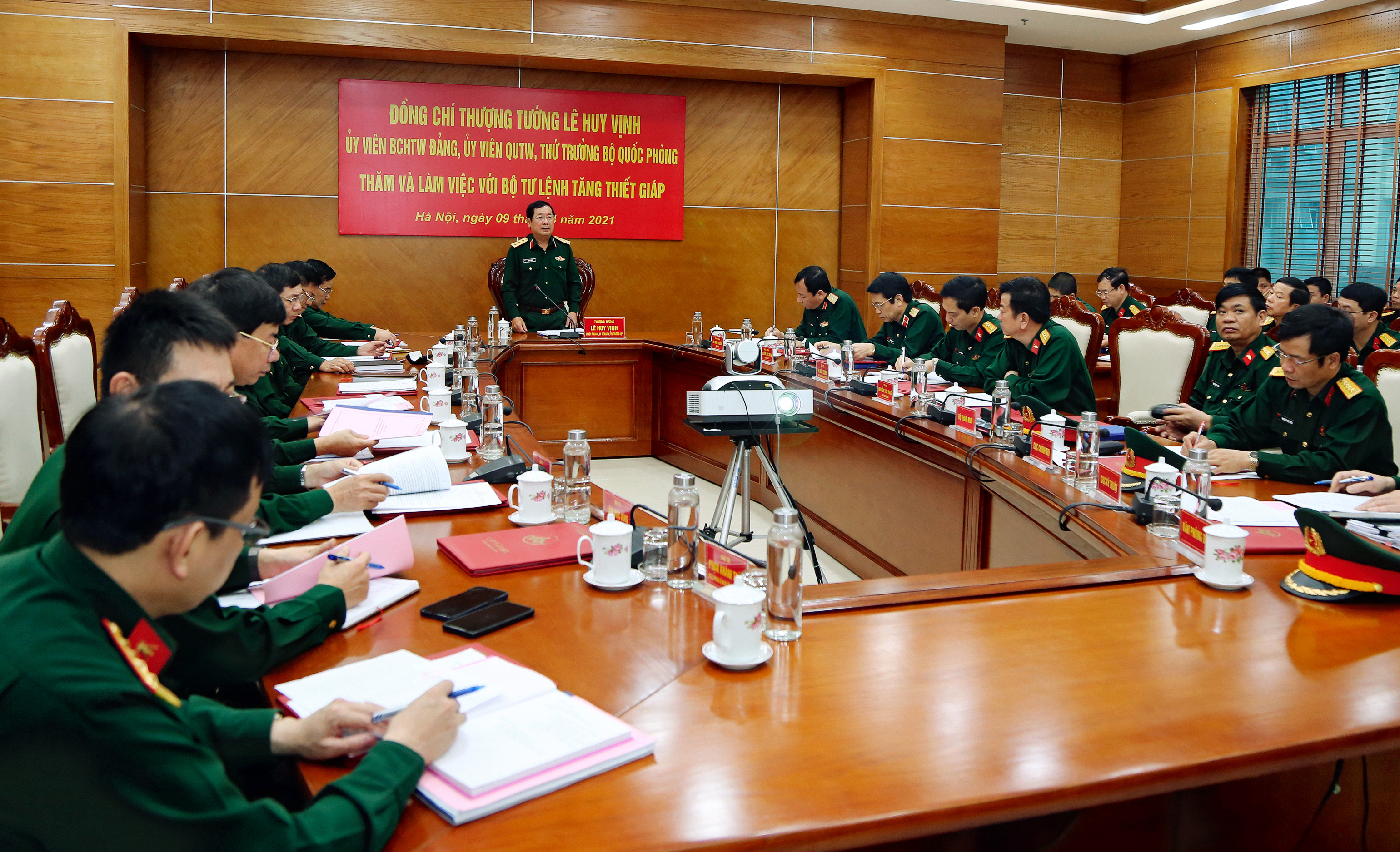 Thượng tướng Lê Huy Vịnh thăm, làm việc tại Bộ tư lệnh Binh chủng Tăng thiết giáp