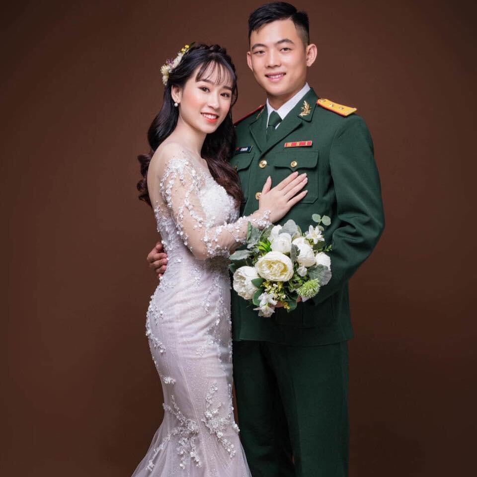 Những bức ảnh cưới bộ đội đầy trang trọng, chinh phục trái tim người xem bằng vẻ đẹp quân đội đầy sức mạnh và niềm tự hào.