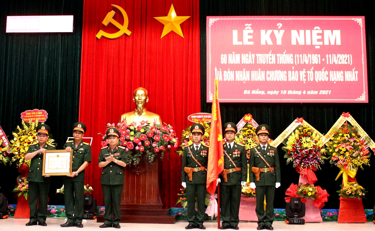 Trường Quân sự Quân khu 5 đón nhận Huân chương Bảo vệ Tổ quốc hạng Nhất