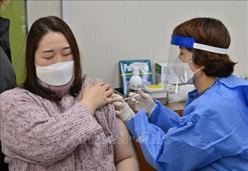 Hàn Quốc quyết định tiếp tục tiêm vaccine của AstraZeneca