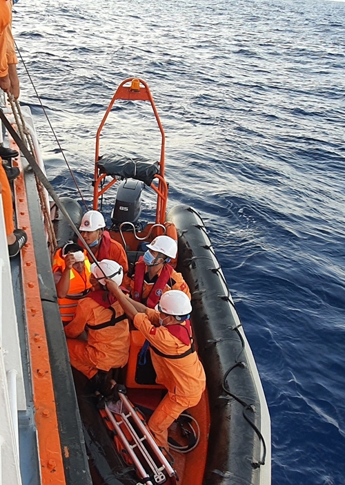 Kịp thời cấp cứu thuyền viên bị tai nạn trên biển