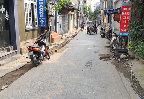 Ì ạch đào đường làm nước sạch ở quận Long Biên gây bức xúc trong nhân dân

